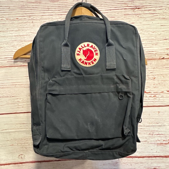 Fjallraven Kanken Classic Everyday Backback in Super Grey main image 14